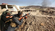 Kurdské jednotky ve tvrtek zahájily ofenzivu u msta Sindár (12. listopadu...