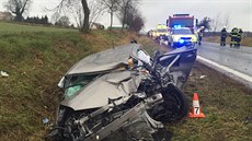 Nehoda autobusu a osobního automobilu v Chrašticích na Příbramsku. (15. 11....