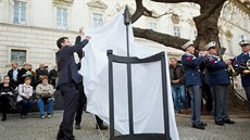 Slavnostní odhalení pomníku Milady Horákové ve Sněmovní ulici (16. listopadu...