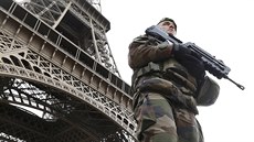 Francouzská metropole proila erný pátek tináctého, po teroristických útocích...
