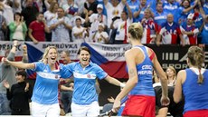 HOTOVO. eský tým slaví triumf ve Fed Cupu.
