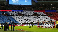 Fotbalisté i fanou�ci ve Wembley vzdali p�ed zápasem Anglie - Francie hold...