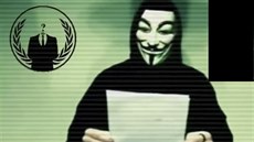 Snímek z francouzsky namluveného videa, ve kterém Anonymous vyhlásilo válku...