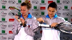 Kvitová s afáovou soutily, kdo rychleji omotá raketu