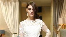 eská Miss World 2015 Andrea Kalousová v atech od návrháky Beaty Rajské
