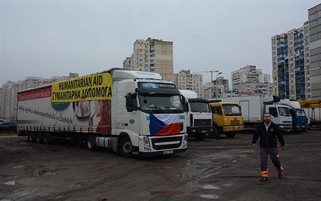 Kamion z Jablonného nad Orlicí s pomocí pro  Ukrajinu míil dál, ale zarazil se...