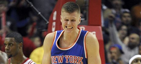 Kristaps Porzingis z týmu New York Knicks v duelu NBA proti Houstonu