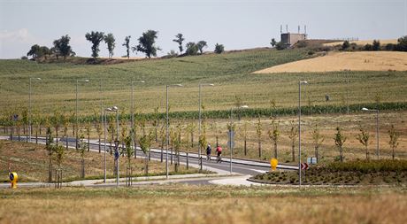 Z lázeské zóny je zatím hotová pátení silnice. Oteveno má být na konci roku...