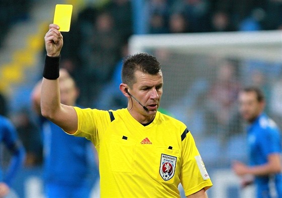 Rozhod�í Michal Paták.
