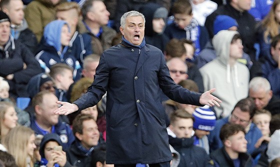 NOVÁ VÝZVA. Trenér José Mourinho by ml jet do konce týdne podepsat tíletou s mlouvu s Manchesterem United.