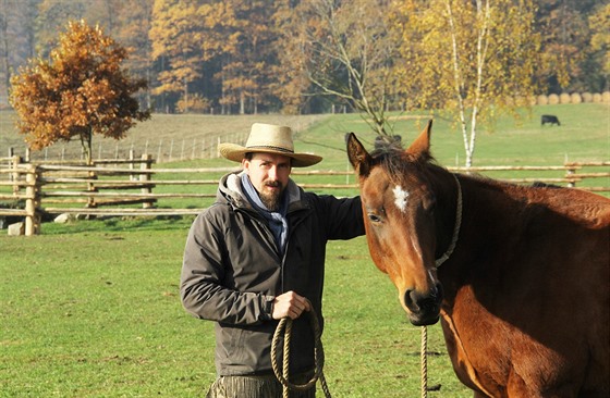 35letý Michal Šandera chová skot jako americký rančer.
