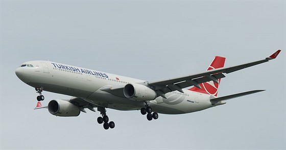Airbus A330 spolenosti Turkish Airlines, který v nedli nouzov pistál v...