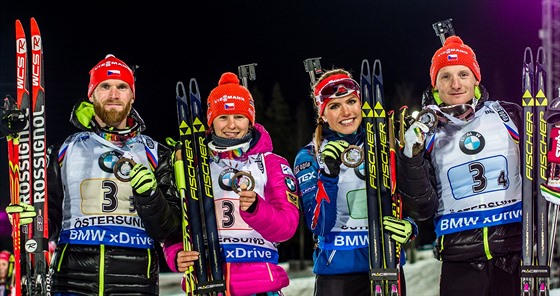 Bronzová eská tafeta z Östersundu. Zleva Michal lesingr, Veronika Vítková,...