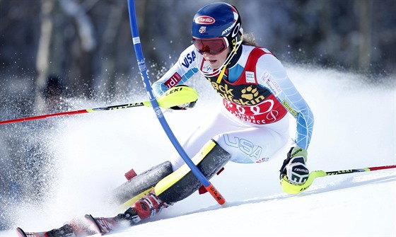 Americká favoritka Mikaela Shiffrinová na trati nedlního slalomu v Aspenu.