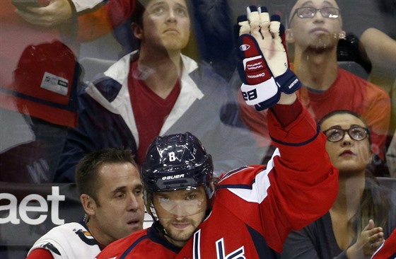 Alex Ovekin z Washingtonu slaví svj 484. gól v NHL. Pekonal tím ruský rekord...