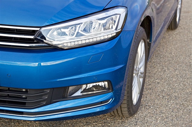 Volkswagen Touran z bazaru berte s benziňákem. Je to skvělé auto pro rodinu