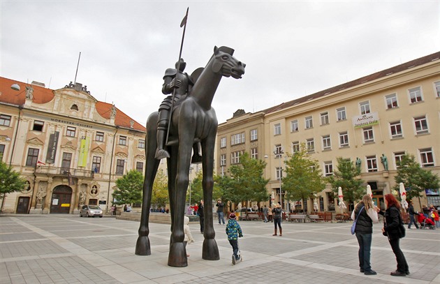 Róna nebo Milkov. V Kroměříži chtějí oživit ulice sochami předních umělců