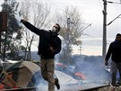 Policie se stetla s migranty na hranicích ecka a Makedonie. (28. listopadu...