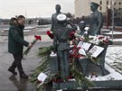 Generální táb ruské armády, Moskva. Improvizovaný pomníek dvou voják, kteí...