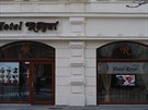 Hotel Royal stoj� na n�m�st� 1. m�je v centru Chomutova.