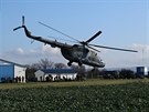 Parautisty vynesl do 400 metrové výky vrtulník MI-17, který pilétl ze...