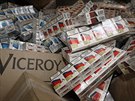 Celníci likvidovali v drtice litvínovské firmy Celio 25 tisíc karton cigaret...