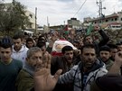 Palestinci truchlí nad tlem 21letého mue, zabitého pi stetu s izraelskou...