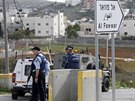 Izraeltí policisté hlídkují na míst jednoho z palestinských útok, které jsou...
