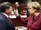 Turecký premiér Davuto&#287;lu hovoí s nmeckou kanclékou Merkelovou