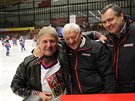 Legendární hokejový útoník Jozef Golonka (uprosted) pi jednom ze svých...