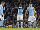 ZKLAMÁNÍ. Fotbalisté Manchesteru City (zleva) Kevin De Bruyne, Yaya Touré a...