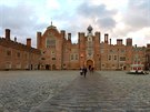 Palác Hamton Court Palace rekonstruoval Thomas Wolsey, arcibiskup z Yorku a...