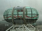 Vyhlídkové kolo London Eye nese 32 klimatizovaných kabinek. 