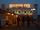Brighton Pier, nejvtí molo v Brightonu, nabízí krom restaurací i zábavní...