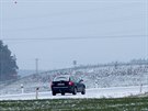 Zasněžené silnice v pondělí dopoledne u Plané nad Lužnicí.