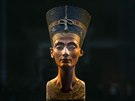 Královna Nefertiti. Její busta stará 3300 let je k vidní v Berlín.