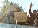 Uprchlíci protestují na ecko-makedonské hranici.