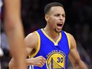 Stephen Curry z Golden State se raduje, jeho tým otoil zápas s LA Clippers. V...