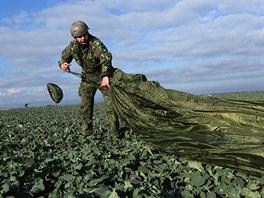 Zhruba stovka voják atecké 4. brigády rychlého nasazení absolvovala v úterý...