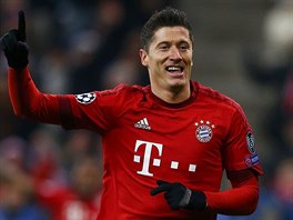 Robert Lewandowski z Bayernu Mnichov slav gl v utkn Ligy mistr proti...