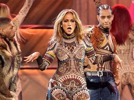 Jennifer Lopezová na American Music Awards (Los Angeles, 22. listopadu 2015)