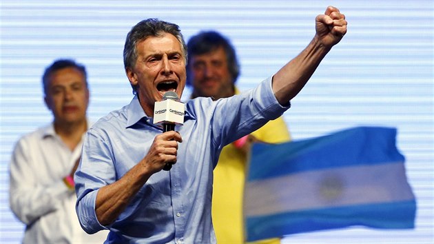 Argentinci volili novho prezidenta. Vyhrl 56let starosta Buenos Aires Mauricio Macri. (23. listopadu 2015)