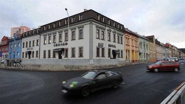 Hotel Chicago, b�val� hotel Evropa, stoj� v Blatensk� ulici v Chomutov�.