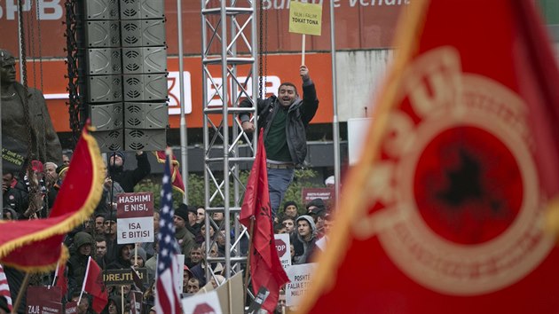 Desetitisce lid se zastnily demonstrace v Pritin proti smlouvm Kosova se Srbskem a ernou Horou (28. listopadu 2015