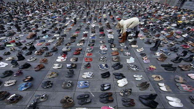 Pry bot nahradily demonstranty na paskm Place de la Republique, kde plat zkaz shromaovn (29. listopadu 2015)