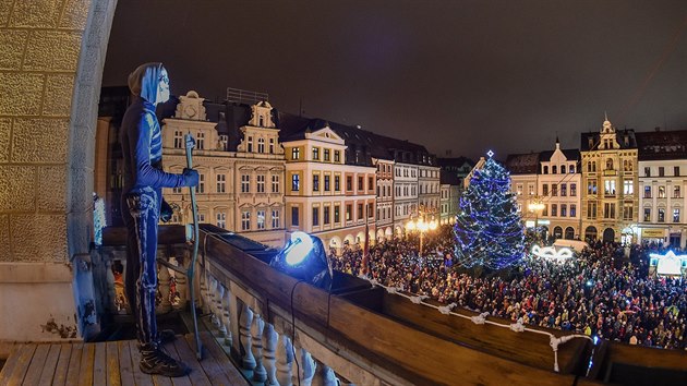 Na nmst ped radnic v Liberci se 29. listopadu slavnostn rozsvtil vnon strom.