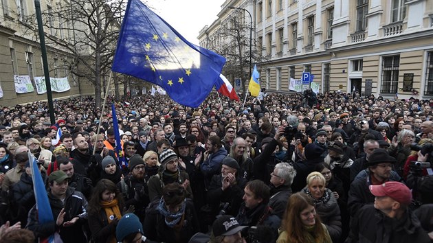 Studenti si na Albertov pipomnli udlosti ze 17. listopadu 1939 a 1989 (22.11.2015)