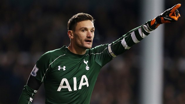 Francouzsk brank Hugo Lloris bhem v utkn svho Tottenhamu proti West Hamu.