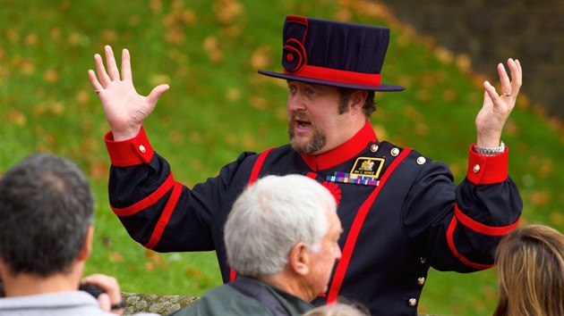 Yeomen Warders pat nedomysliteln k personlu Tower of London podobn jako krkavci a pln zde funkci prvodc. Jejich vklad je pln emoc a bl se skvlmu hereckmu vkonu.  