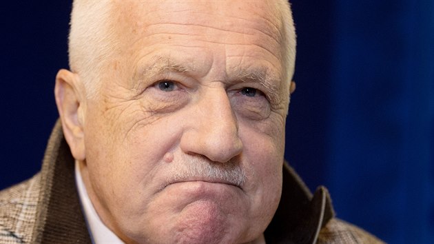 Bval prezident Vclav Klaus pi rozhovoru pro tvrten Kauzu dne Rdia Impuls. (25. listopadu 2015)